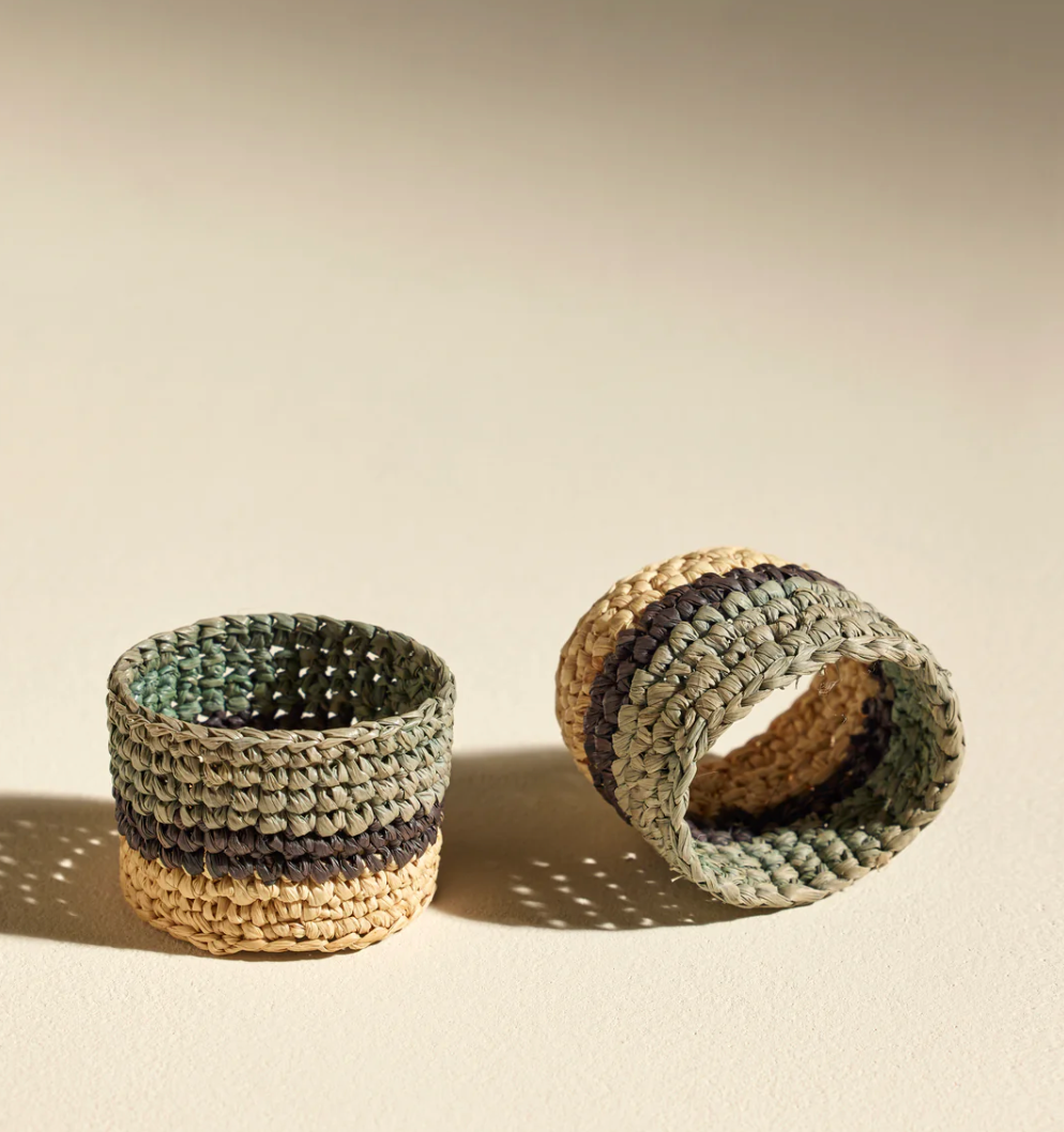 Napkin rings made of raffia